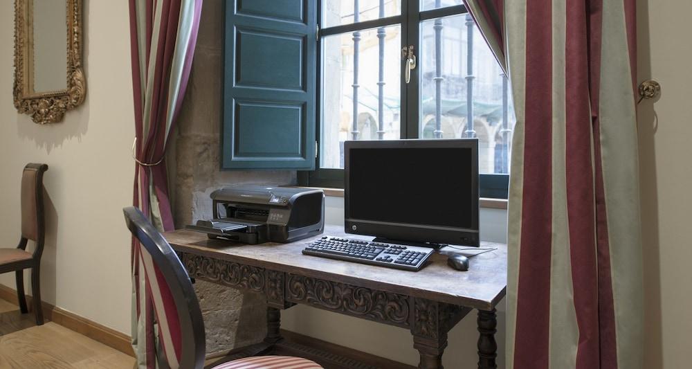 เอ็นเอช คอลเลคชั่น ปาลาเซียว เด อบิเลส Hotel อาบีเลส ภายนอก รูปภาพ A typical home office