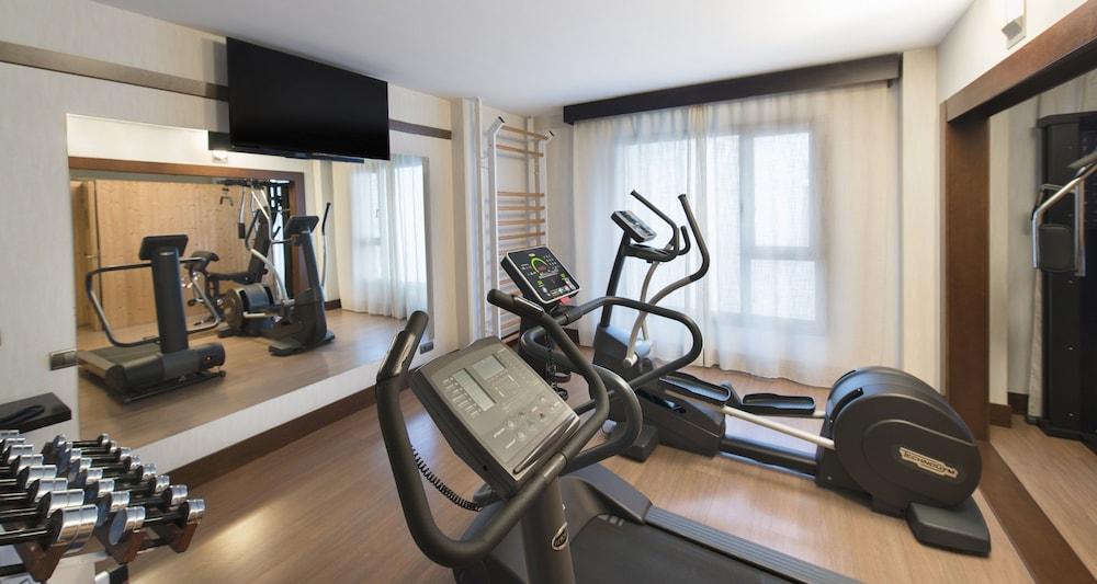 เอ็นเอช คอลเลคชั่น ปาลาเซียว เด อบิเลส Hotel อาบีเลส ภายนอก รูปภาพ A gym at a hotel