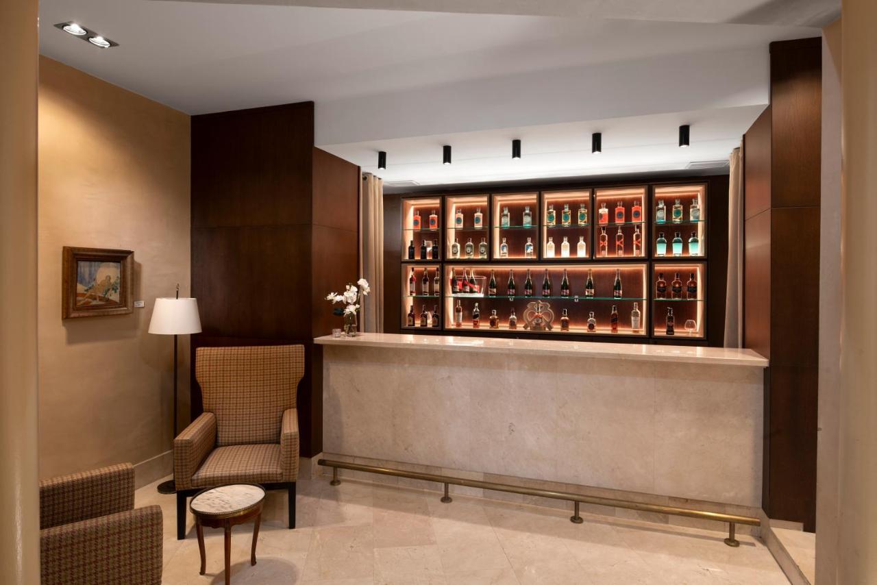 เอ็นเอช คอลเลคชั่น ปาลาเซียว เด อบิเลส Hotel อาบีเลส ภายนอก รูปภาพ A bar in a hotel