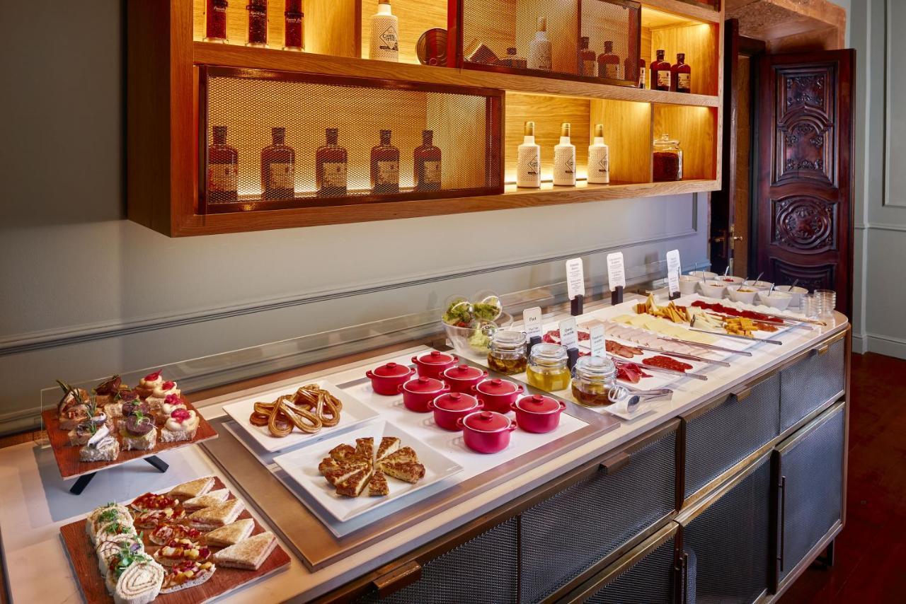 เอ็นเอช คอลเลคชั่น ปาลาเซียว เด อบิเลส Hotel อาบีเลส ภายนอก รูปภาพ A buffet at a hotel