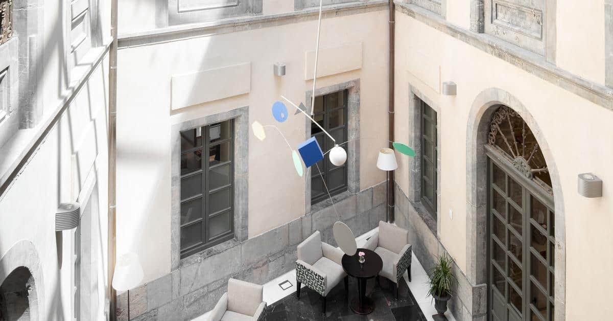 เอ็นเอช คอลเลคชั่น ปาลาเซียว เด อบิเลส Hotel อาบีเลส ภายนอก รูปภาพ The mobile in the lobby of the National Gallery of Greece