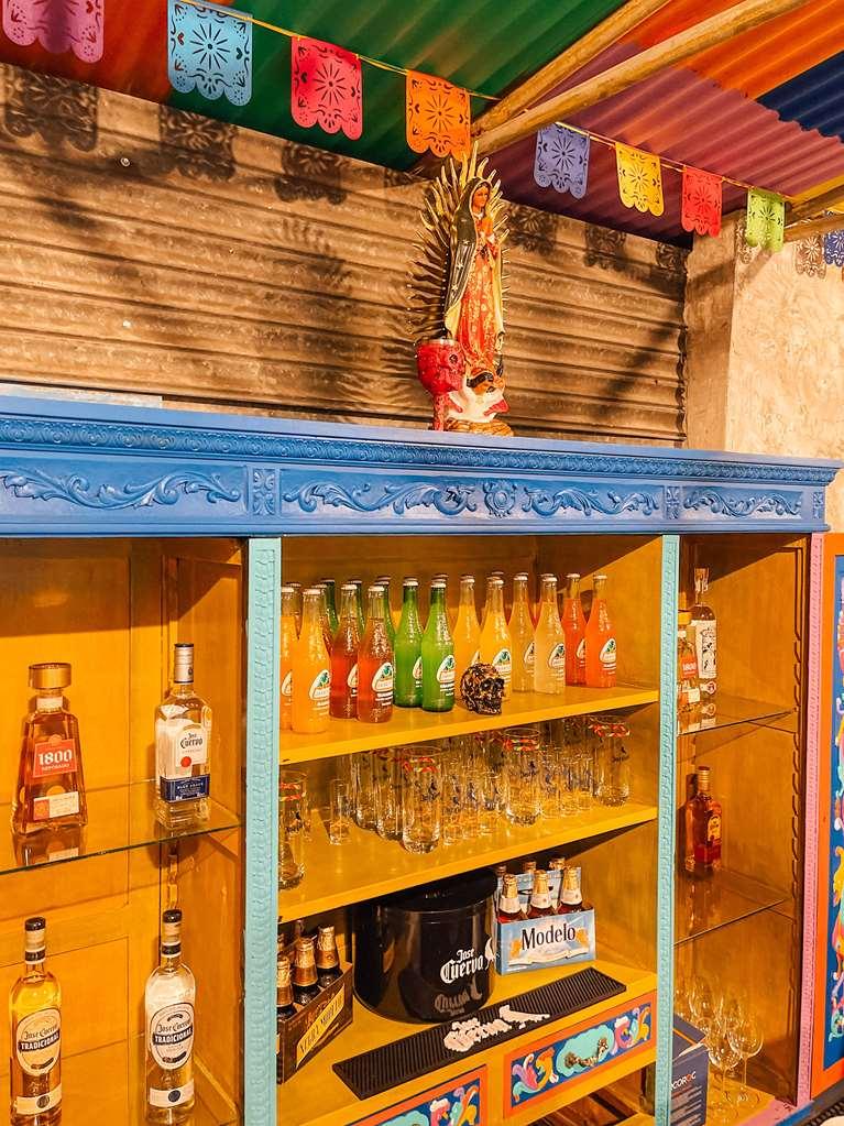 เอ็นเอช คอลเลคชั่น ปาลาเซียว เด อบิเลส Hotel อาบีเลส ร้านอาหาร รูปภาพ A selection of bottled Jarritos at a restaurant in San Francisco, California