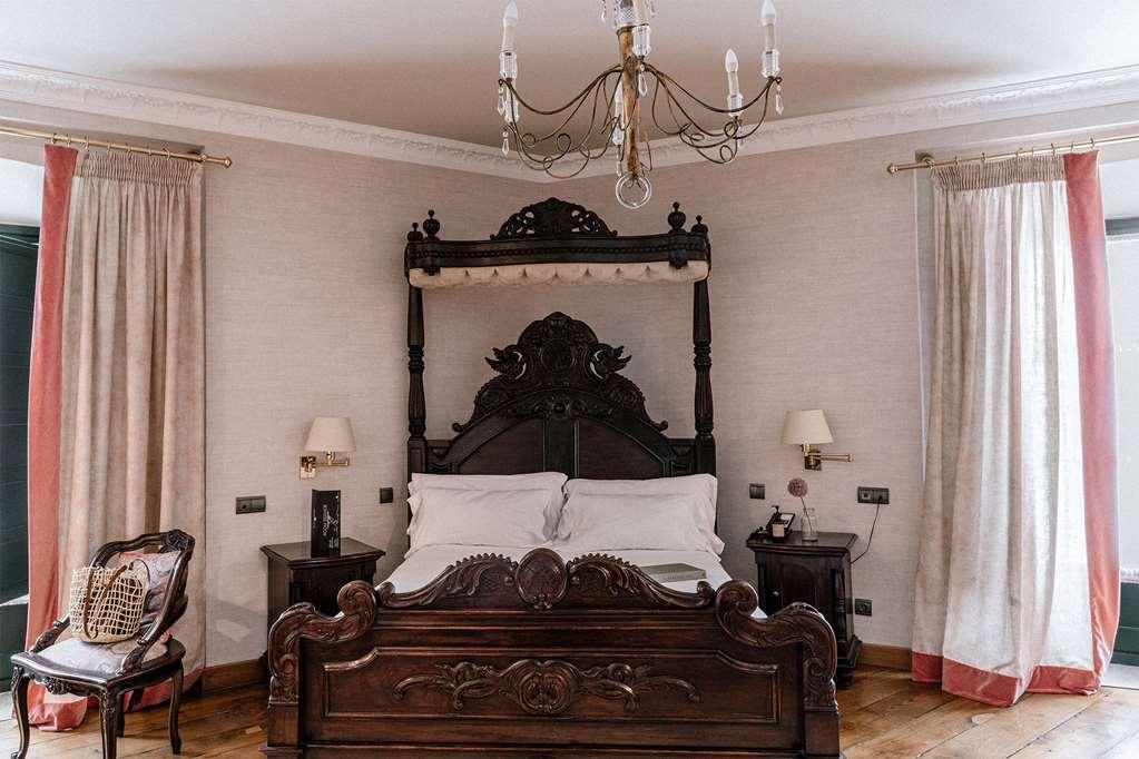 เอ็นเอช คอลเลคชั่น ปาลาเซียว เด อบิเลส Hotel อาบีเลส ห้อง รูปภาพ A bedroom at the hotel